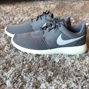Women’s Nike Roshe - Grey